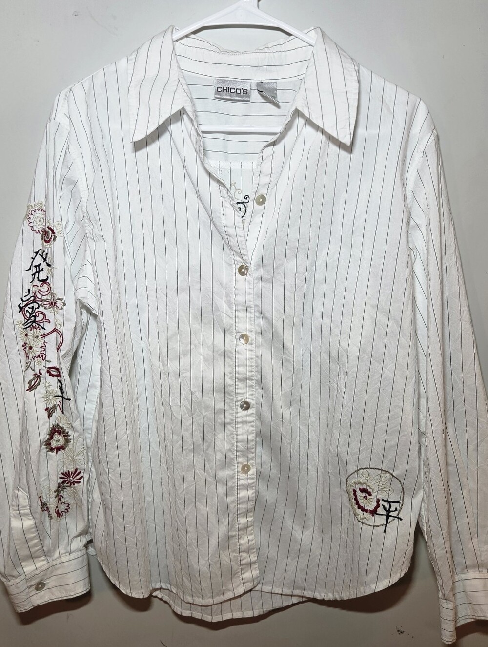 Chico's Size 2 White Pinstripe Button Down Embroidered Blouse Large (12)